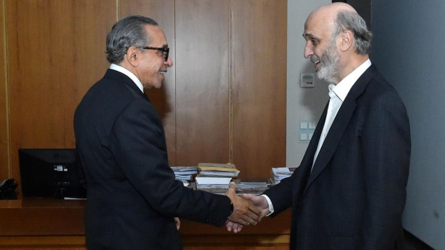 Moussa à Meerab: Les Cinq engagés à aider le Liban