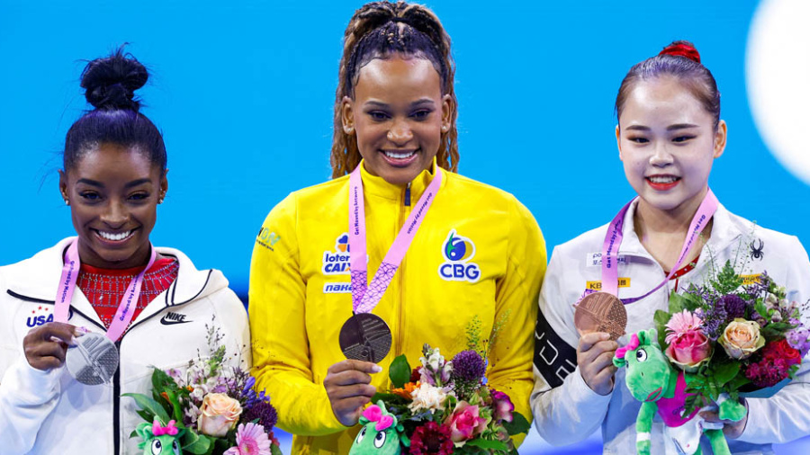 Mondiaux de gym: Rebeca Andrade sacrée au saut devant Simone Biles