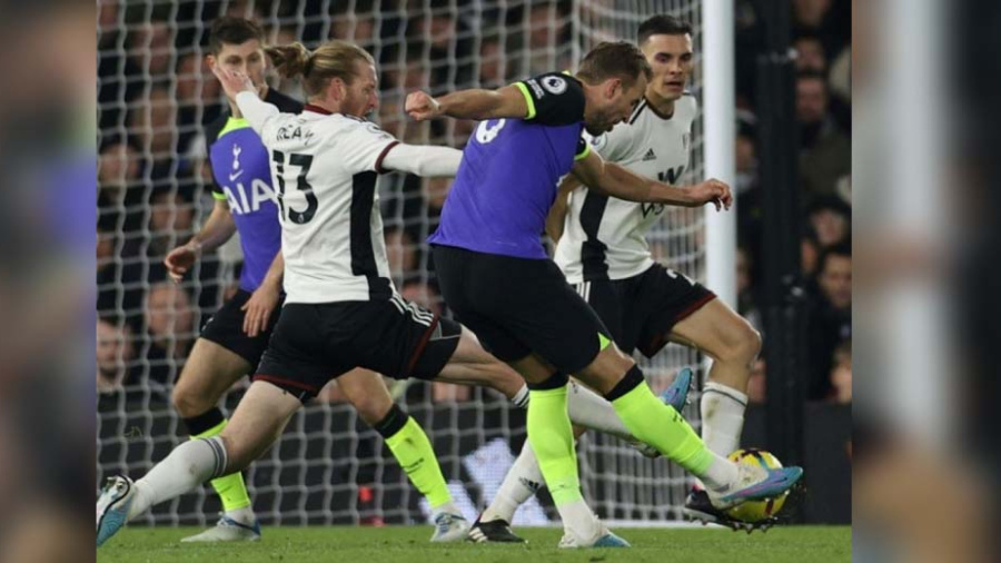 Tottenham tient le rythme grâce à un Kane record