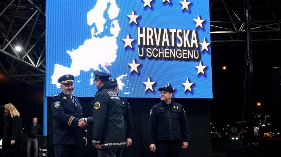 Croatie l'européenne adopte l'euro et intègre Schengen