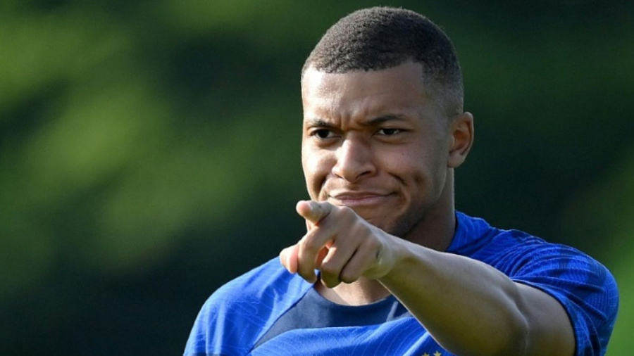 Mbappé envisage un départ en 2024, le PSG au pied du mur