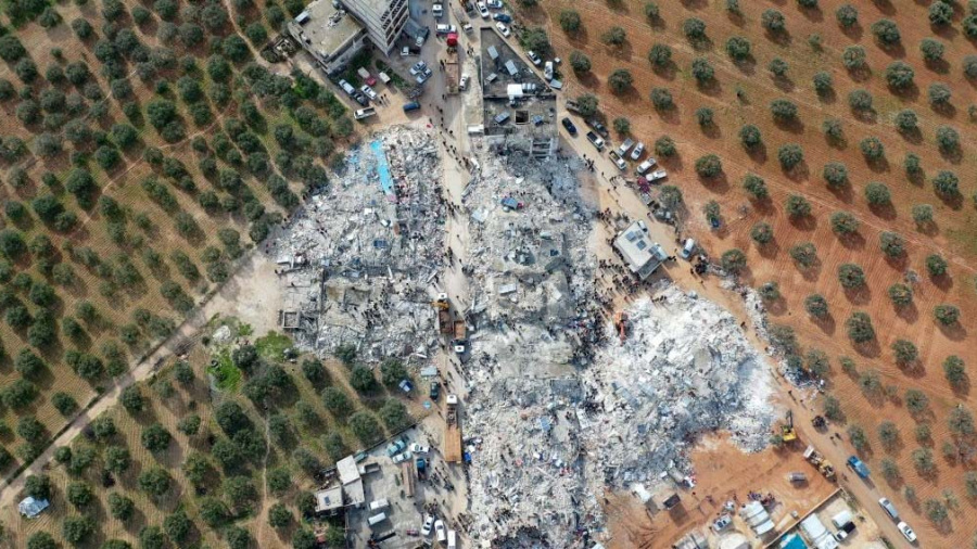 Frappes aériennes contre une base rebelle en Syrie