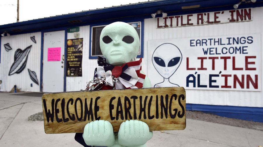 Un ex agent secret affirme que les États-Unis dissimulent des informations sur les extraterrestres
