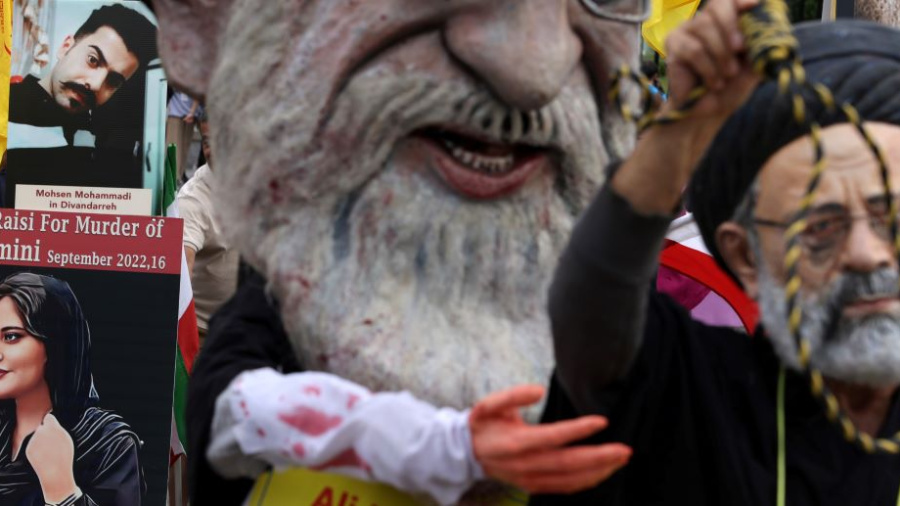 Iran: des morts, et des arrestations par centaines