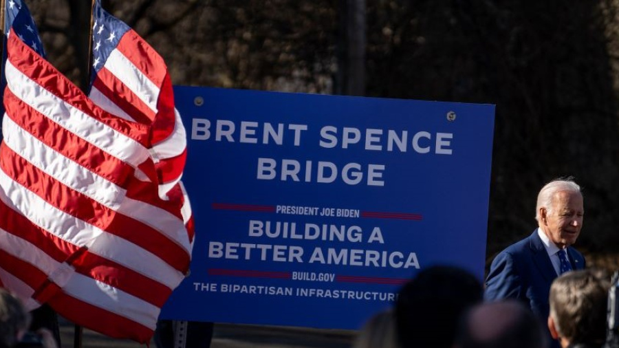 Biden exploite la division des républicains pour percer