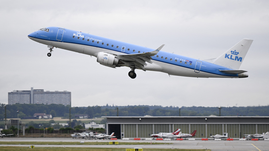 KLM immobilise sept Boeing 787
