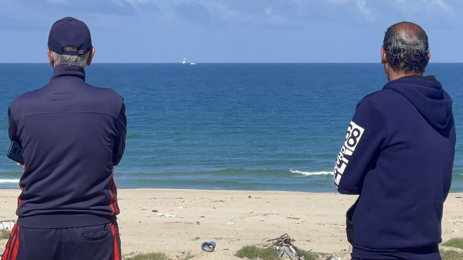 Le bateau espagnol d'aide humanitaire visible au large de Gaza