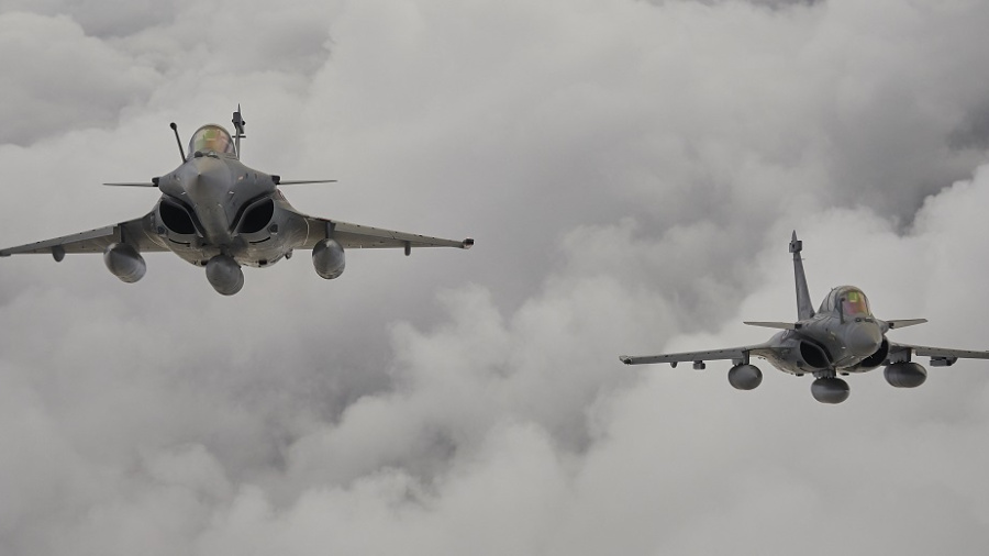 France: deux morts dans un accident entre deux avions Rafale