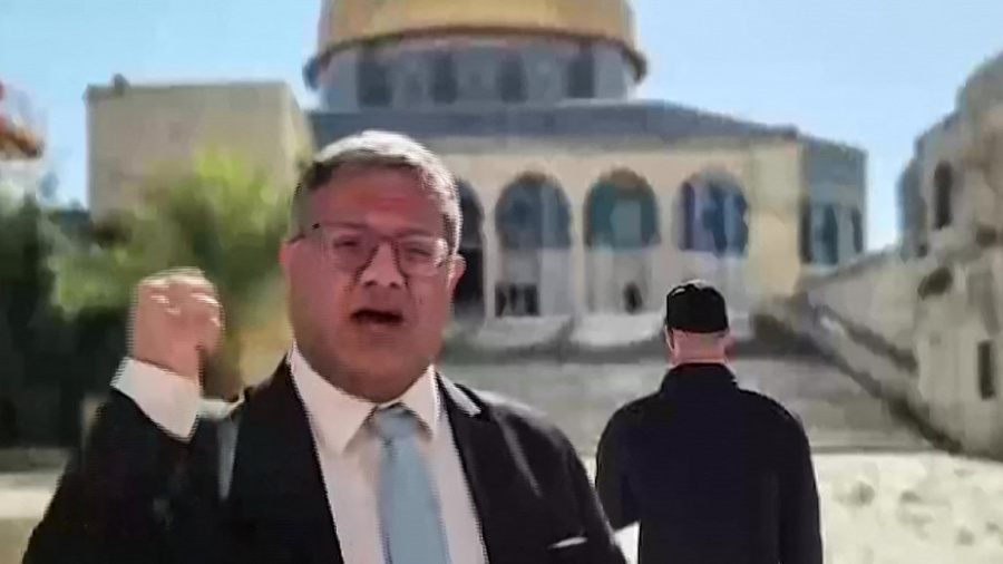 Ben-Gvir critiqué pour avoir prié sur l'esplanade des Mosquées