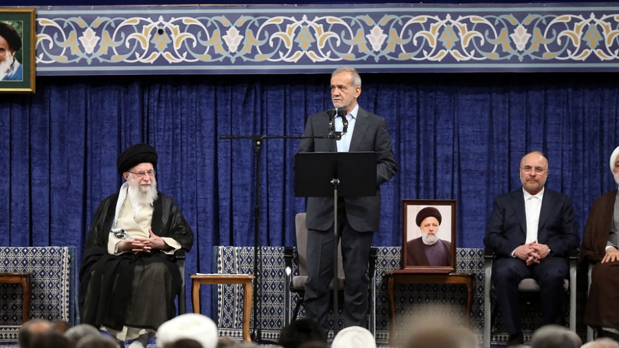 Iran: l'ayatollah Ali Khamenei entérine l'élection de Pezeshkian