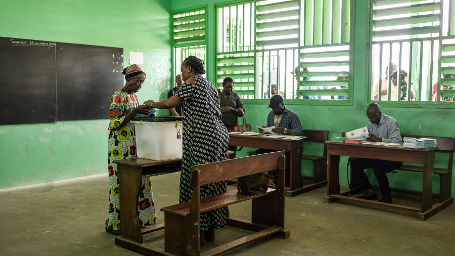 Les Gabonais votent une nouvelle Constitution après le putsch de 2023