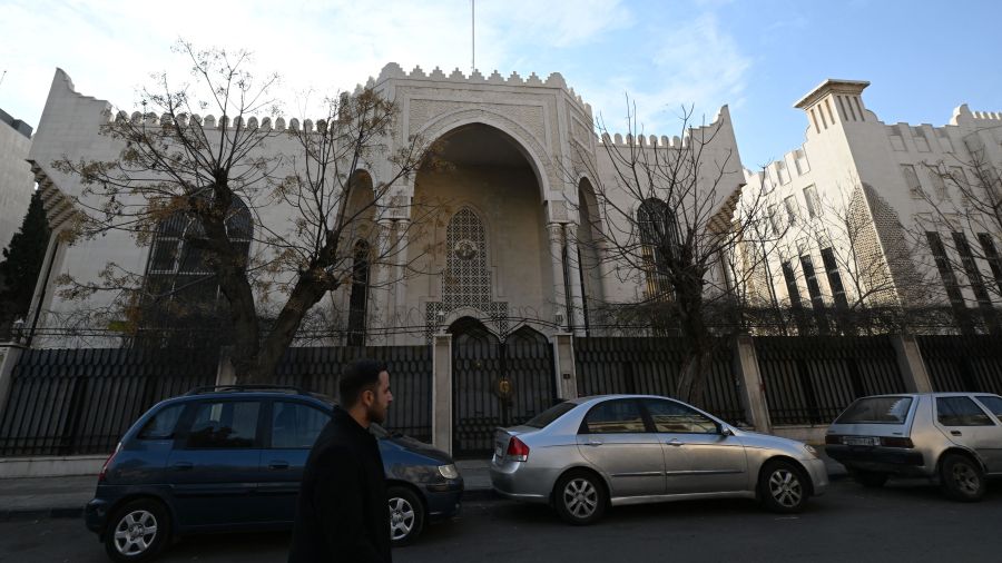 Après 13 ans de fermeture, le Qatar rouvre son ambassade en Syrie