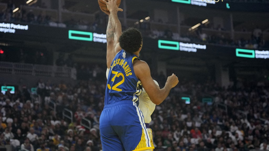NBA: Steph Curry et LeBron James régalent pour Noël