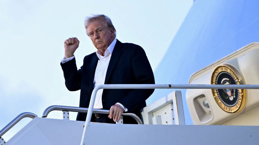 Trump remplace un portrait d'Obama par... lui-même