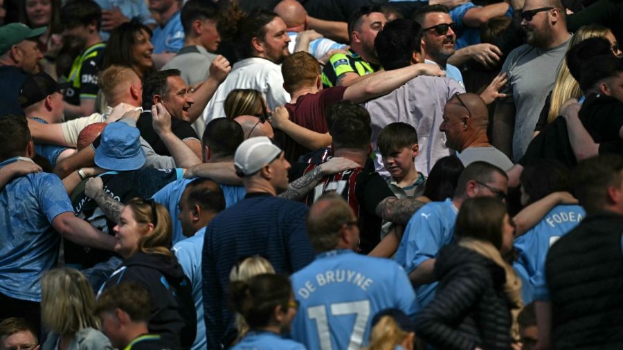 Angleterre: Aston Villa sur le tard, City réactif