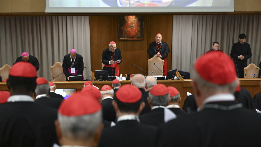 Le conclave, chargé d'élire le nouveau pape, débutera le 7 mai