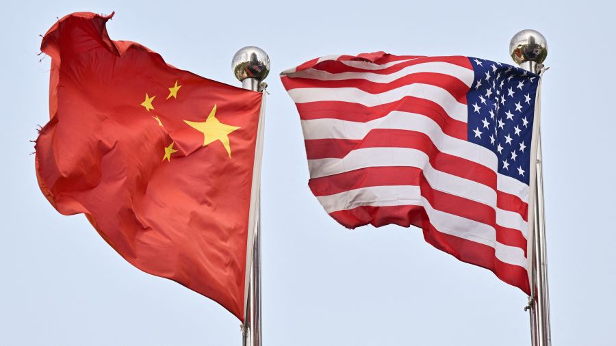 Puces électroniques: le duel Chine-États-Unis en dates
