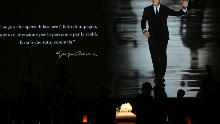 Milan rend hommage au «roi» Armani