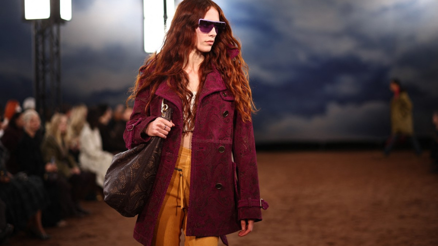 Burberry célèbre son retour en Bourse avec une collection festive