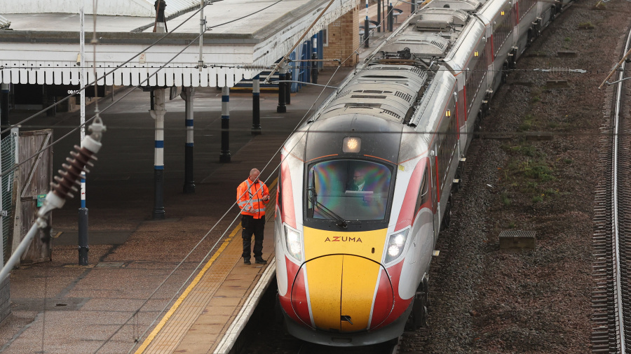 Angleterre: le suspect de l'attaque au couteau dans un train inculpé de tentatives de meurtre