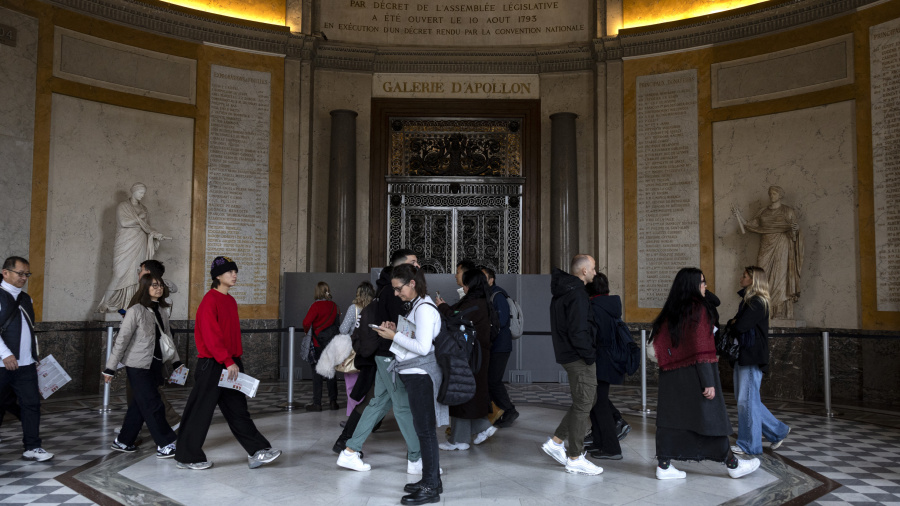 Réunion au Louvre pour décider d'une hausse des tarifs pour les visiteurs hors-UE dès janvier