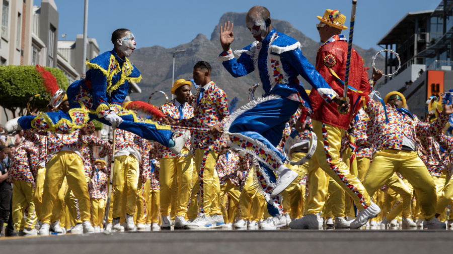 Afrique du Sud: des dizaines de milliers de personnes réunies pour le carnaval du Nouvel An du Cap