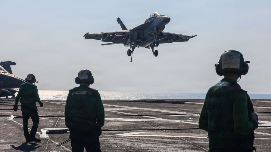 L'émissaire de Trump pour le Moyen-Orient à bord du porte-avions Abraham Lincoln