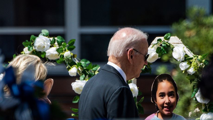 Biden à Uvalde, empathique mais impuissant