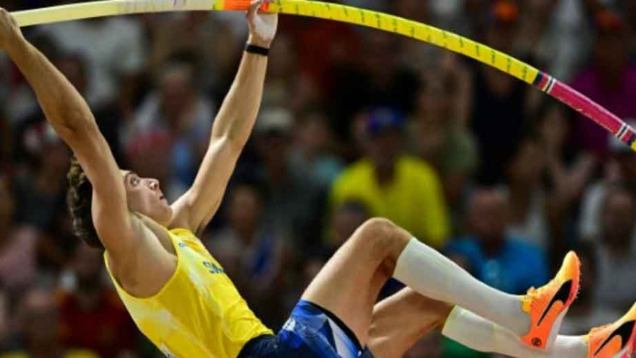 Duplantis établit un nouveau record du monde du saut à la perche