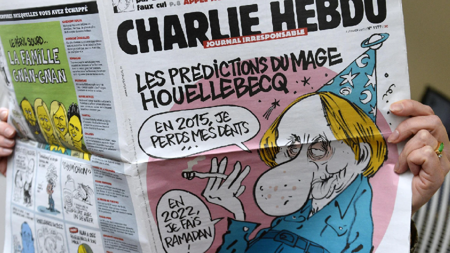 Charlie Hebdo provoque un tollé avec sa caricature post-séisme