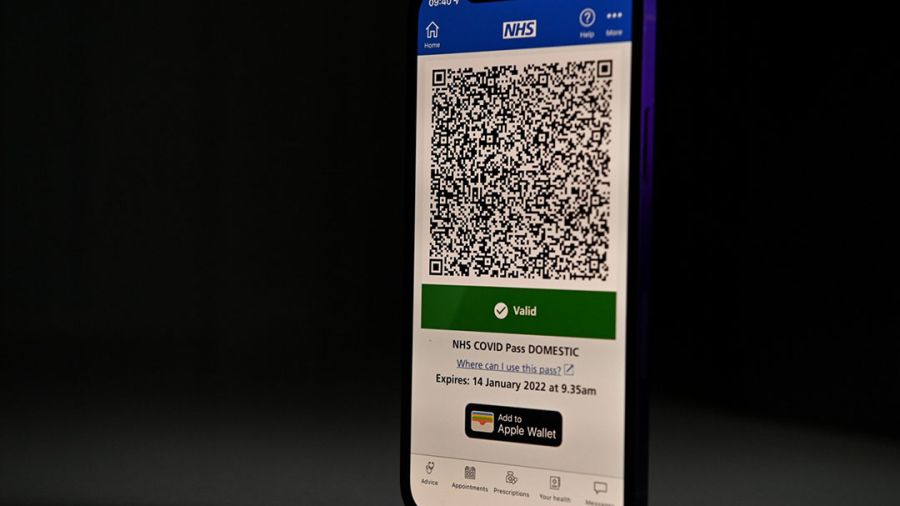Covid-19: contre les faux pass, les enquêtes cyber se multiplient en France