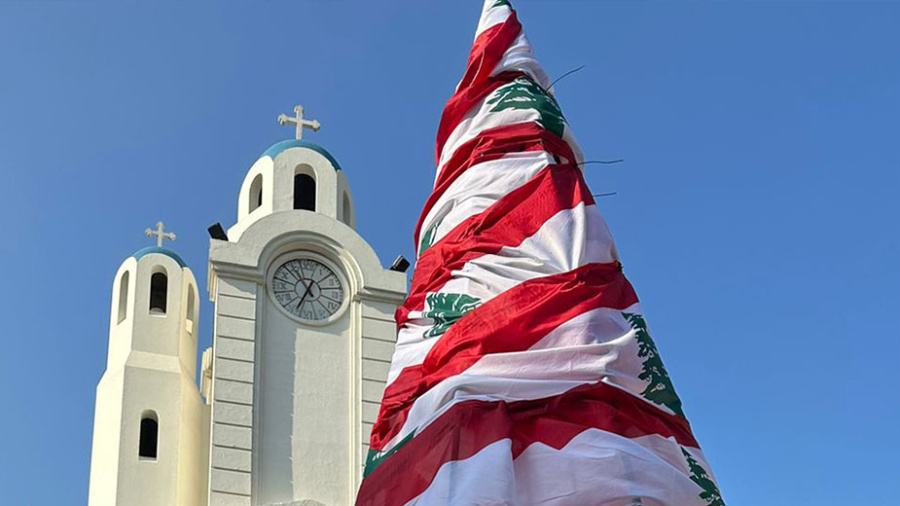 Encore un sapin de Noël brûlé à Tripoli