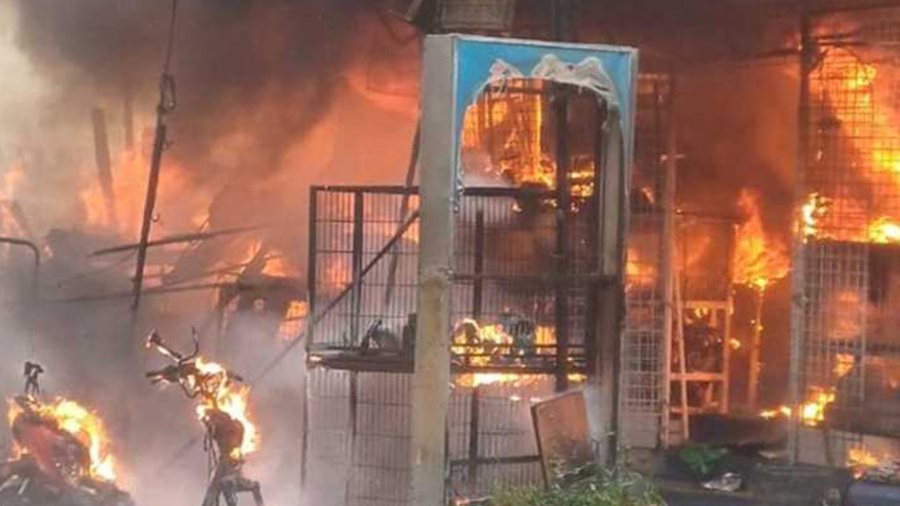 Des magasins prennent feu à Saïda!