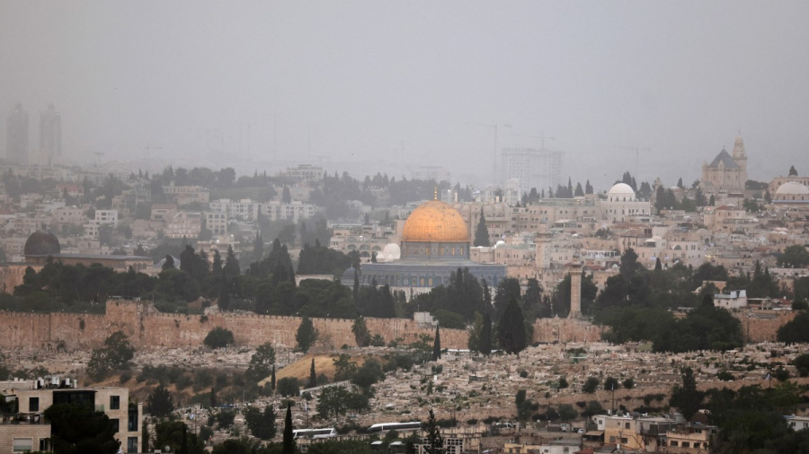 Netanyahou met en garde contre le risque d'une propagation des incendies à Jérusalem