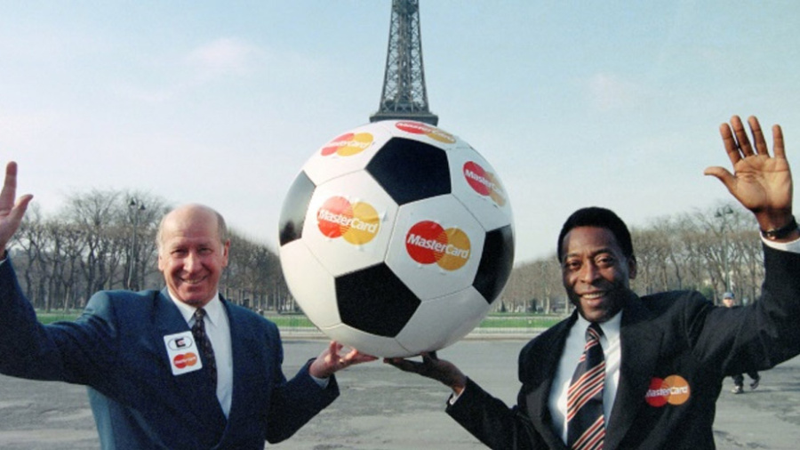 Foot: l'Angleterre perd son héros Bobby Charlton