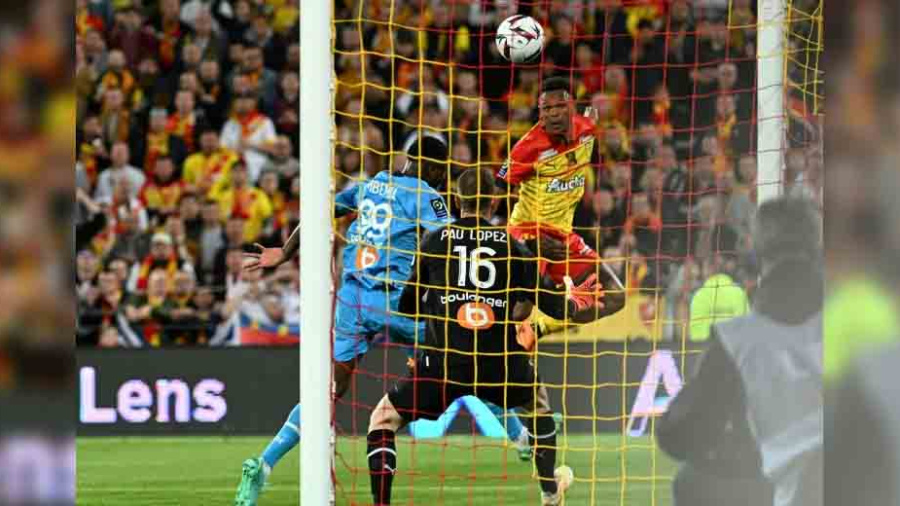 Lens foudroie l'OM et rêve de C1, Lille et Rennes à l'arrêt