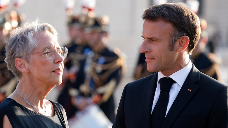 Macron reconduit Borne dans ses fonctions