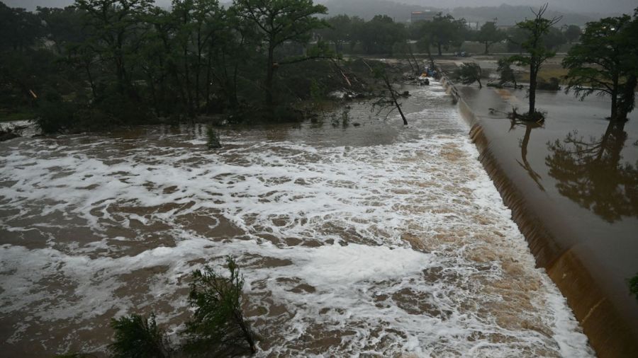 Plus de 80 morts dans les inondations au Texas: l'espoir de retrouver des survivants s'amenuise