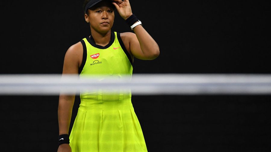 Naomi Osaka rend le trophée