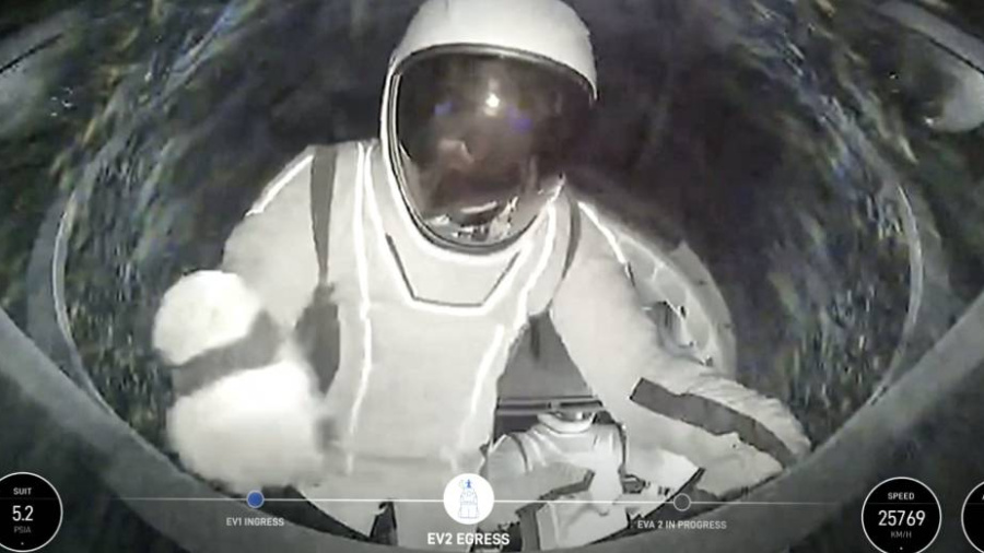 SpaceX marque l'Histoire avec la première sortie spatiale privée