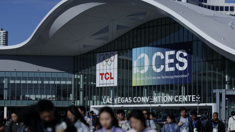 Cent ans après sa création et malgré la concurrence, la télévision cherche à innover