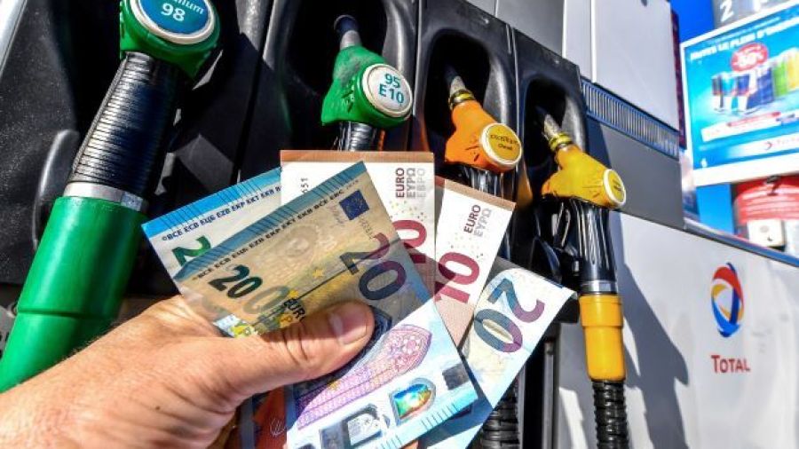 Le pétrole s'essouffle dans un marché en surchauffe