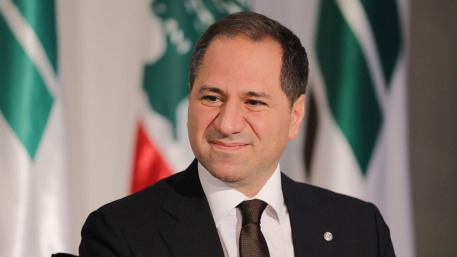 Gemayel dénonce le report des élections municipales devant Wronecka