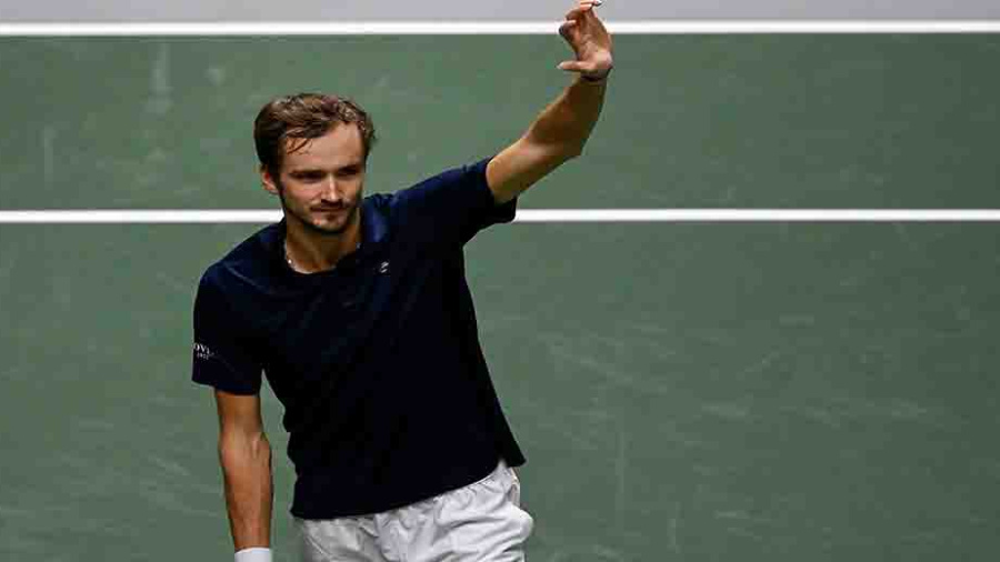 Medvedev et Tsitsipas continuent à Madrid