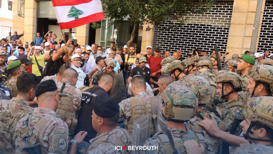 Les militaires à la retraite menacent de retourner dans la rue