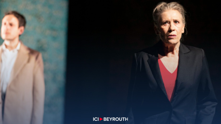 La scène fait écho aux silences brisés de Christine Angot