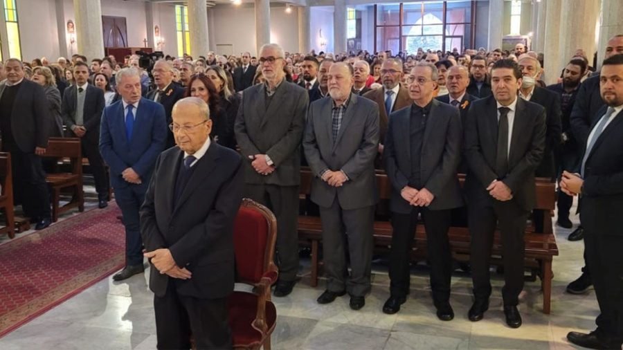 Aoun participe à la messe de Saint-Joseph à Haret-Hreik