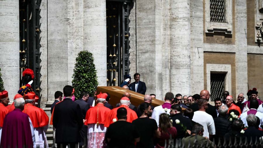 Le monde fait ses adieux au pape François