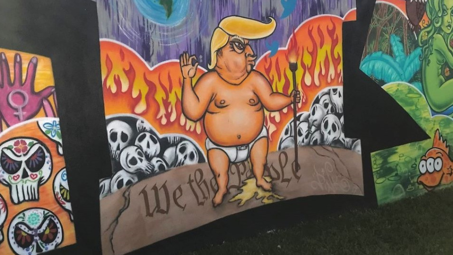 Trump soulève un tollé en appelant à abandonner la Constitution