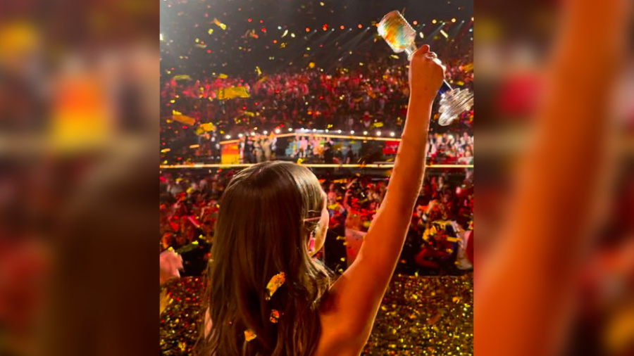 Victoire de Zoé, étoile française, à l’Eurovision